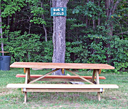 Picnic table